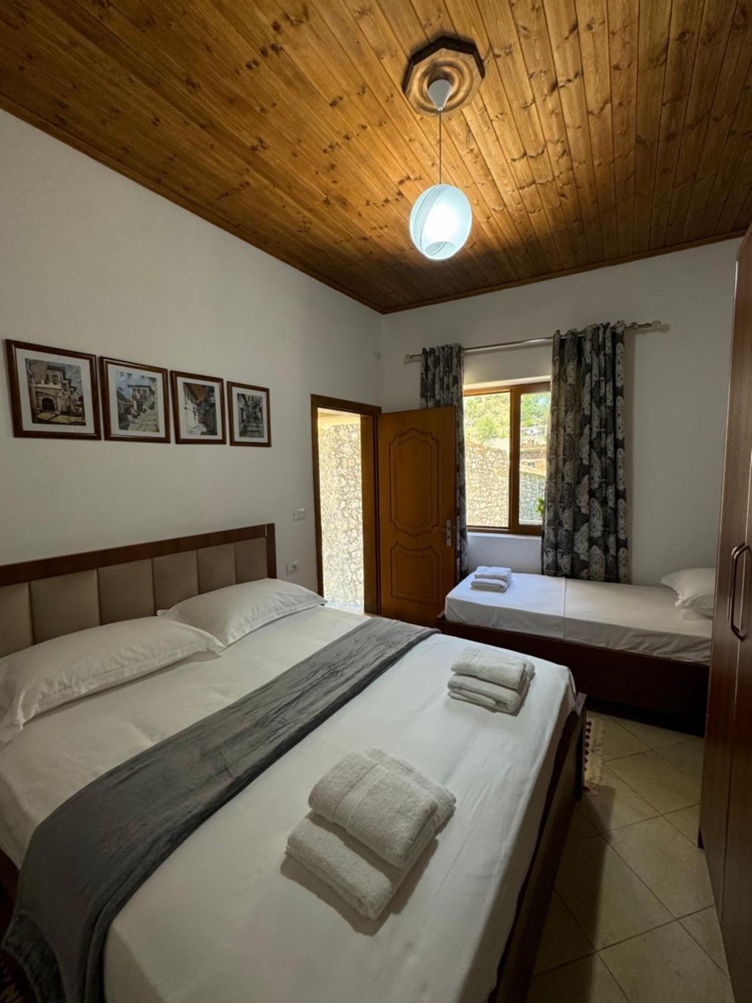 Meroli Guesthouse - Unesco Quarter Berat Kültér fotó