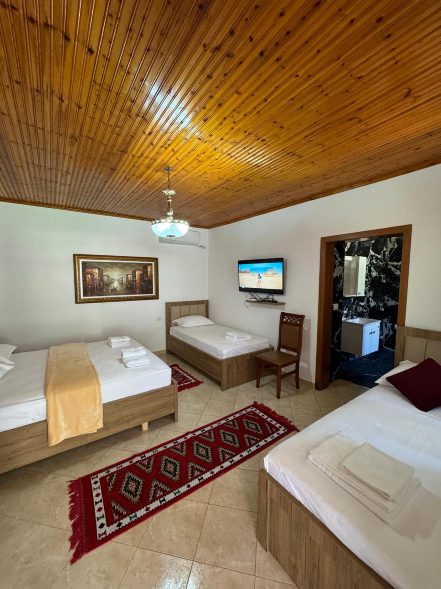 Meroli Guesthouse - Unesco Quarter Berat Kültér fotó