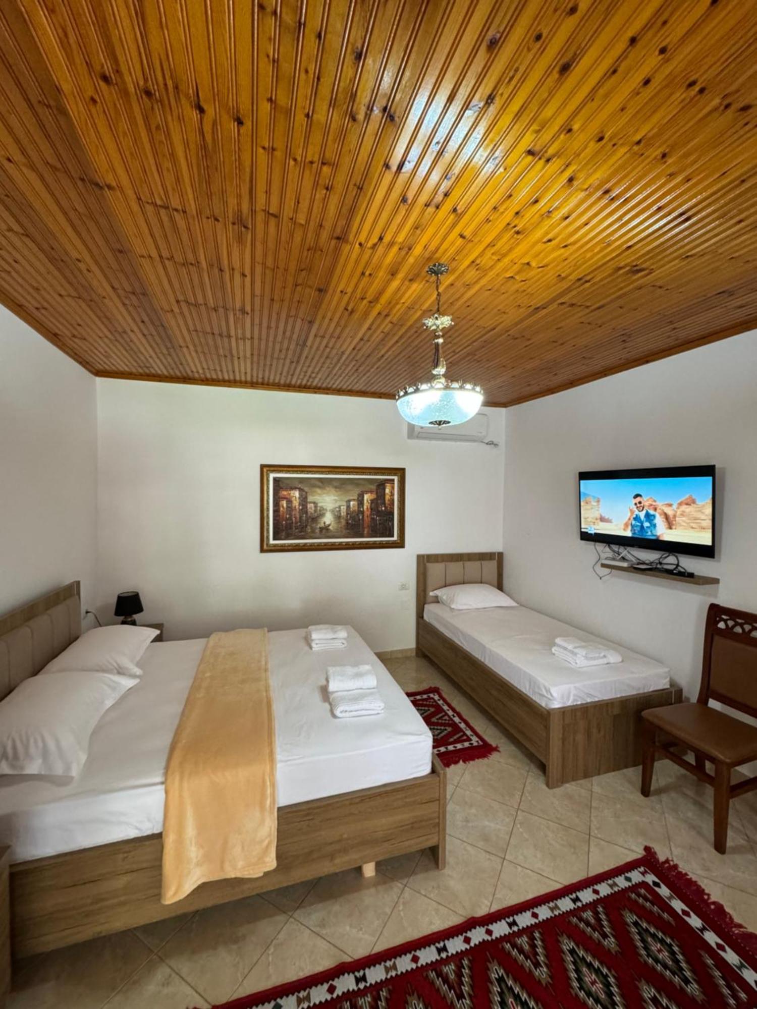 Meroli Guesthouse - Unesco Quarter Berat Kültér fotó