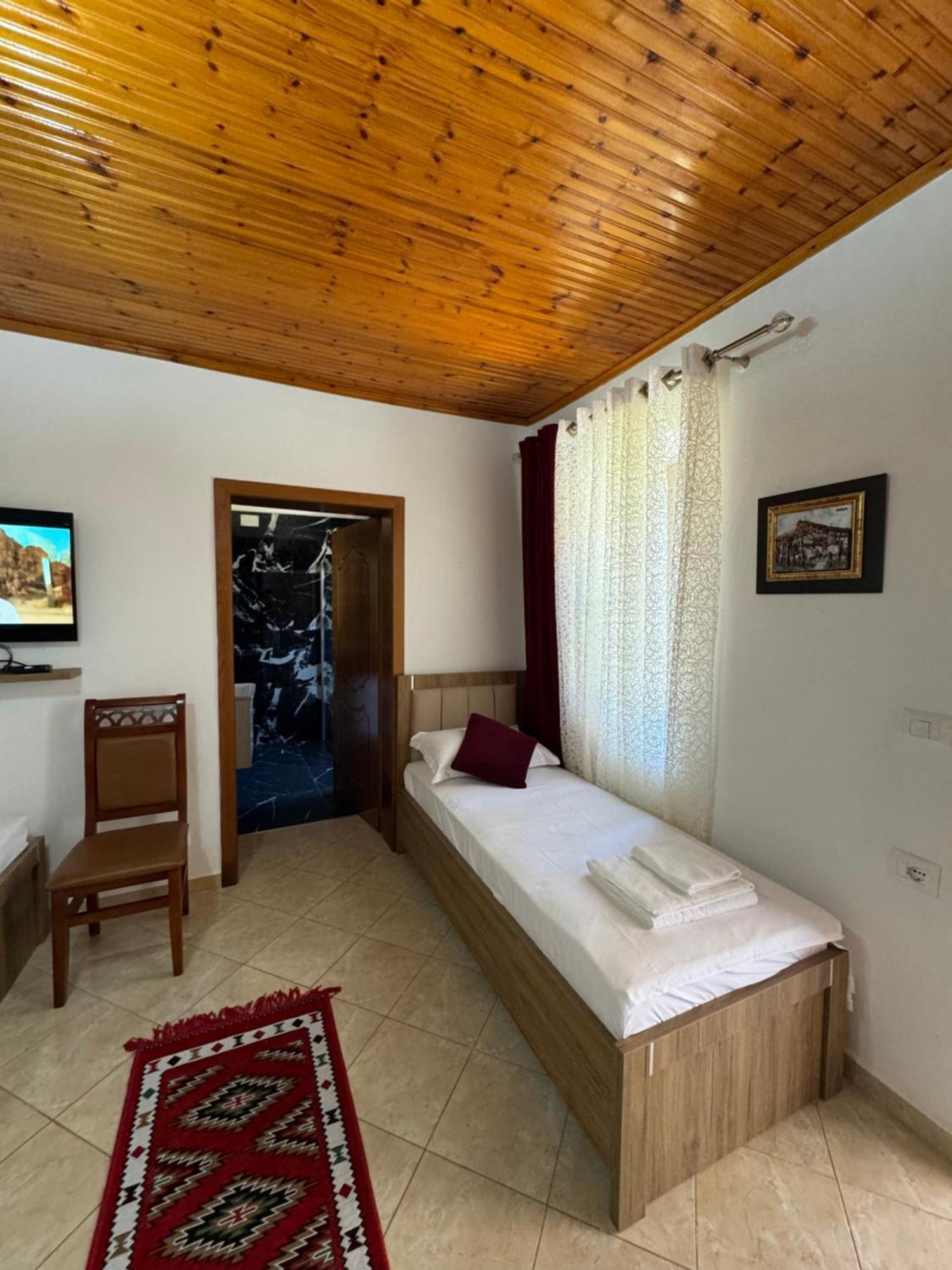 Meroli Guesthouse - Unesco Quarter Berat Kültér fotó
