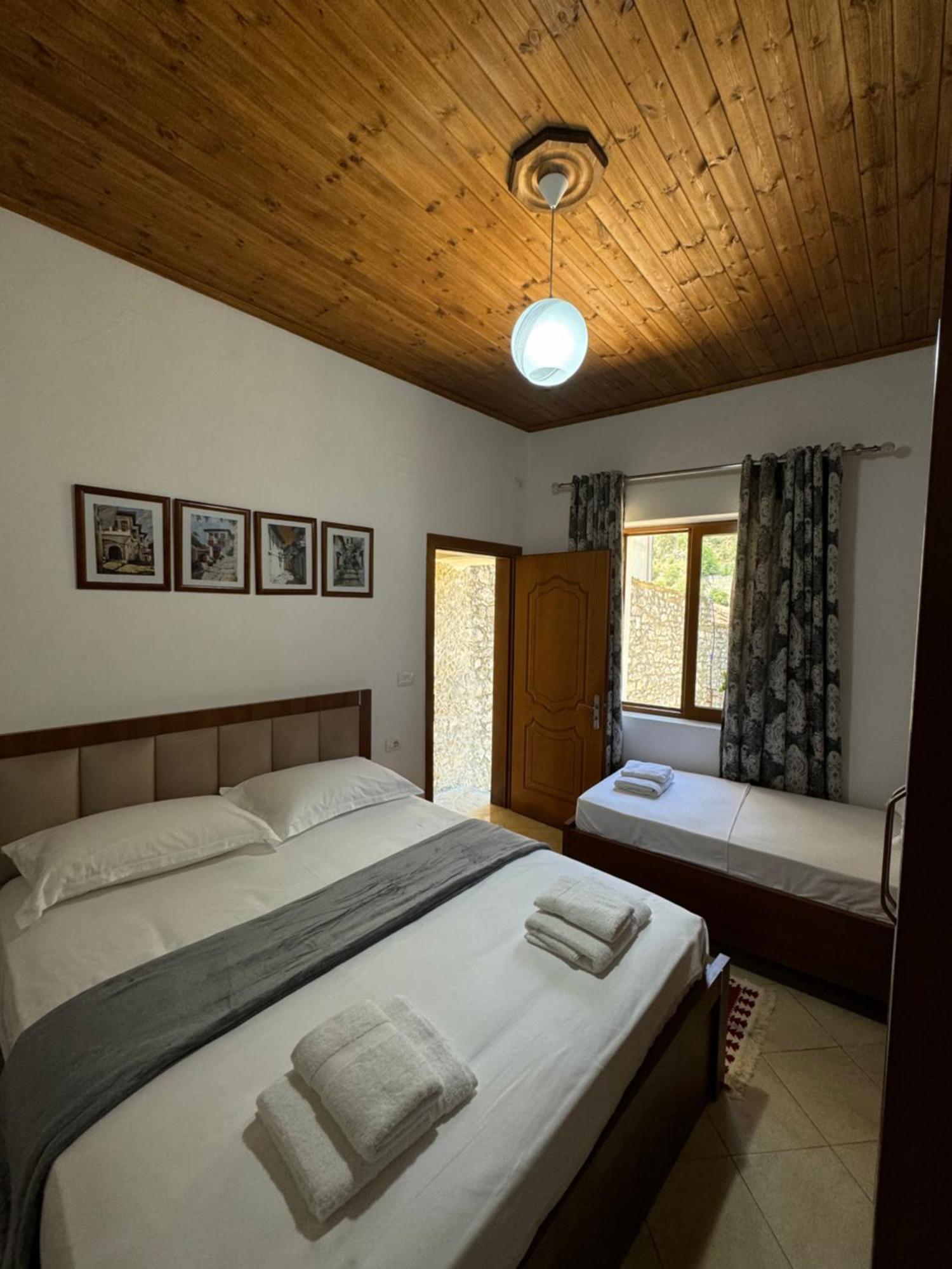 Meroli Guesthouse - Unesco Quarter Berat Kültér fotó