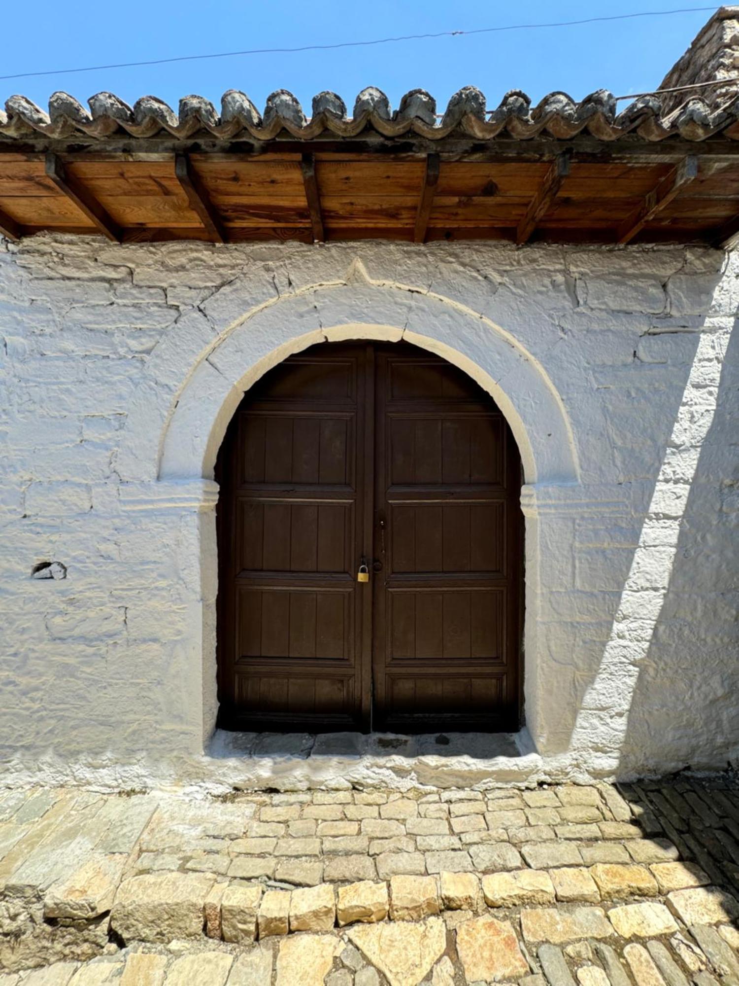 Meroli Guesthouse - Unesco Quarter Berat Kültér fotó