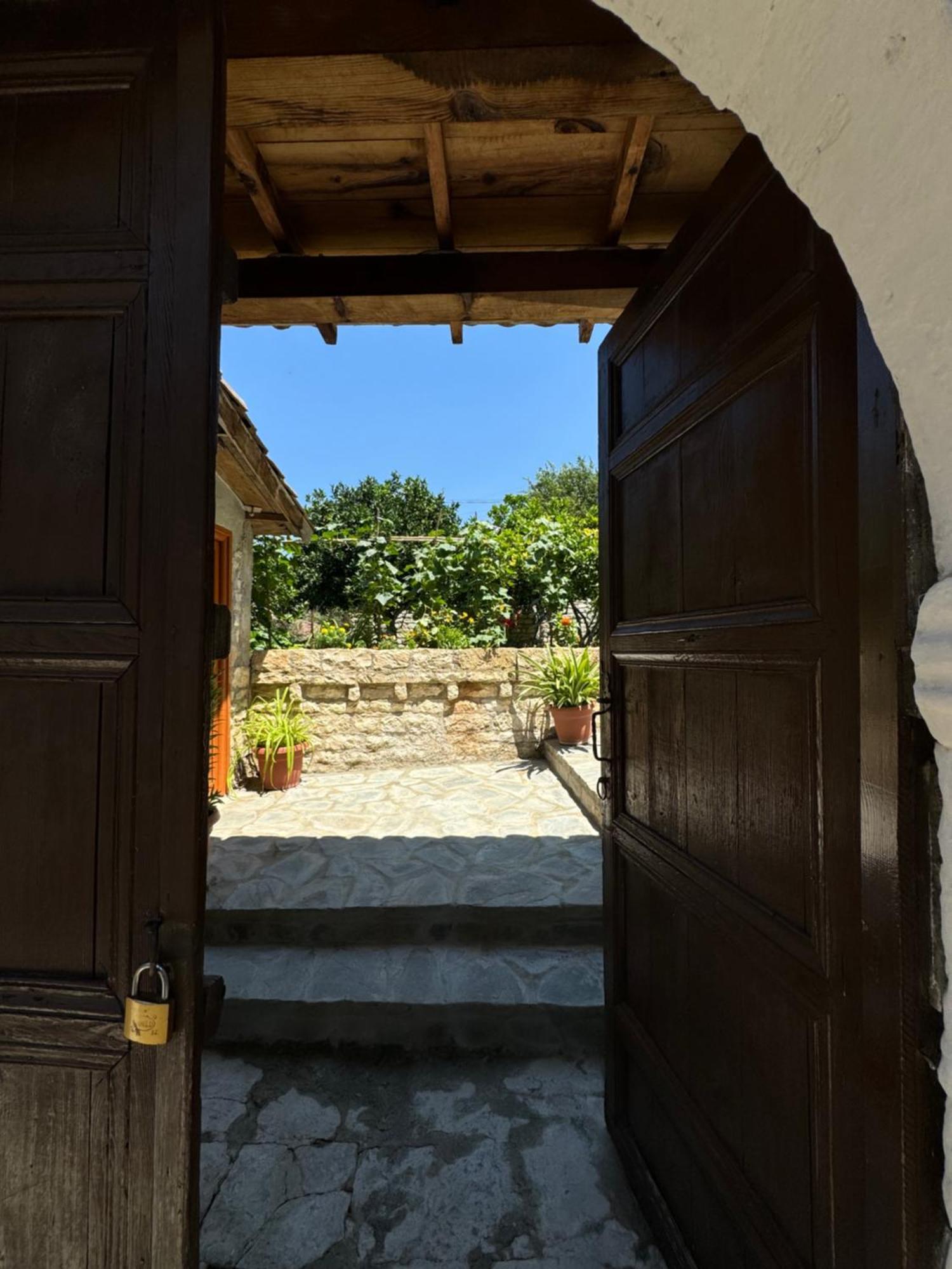 Meroli Guesthouse - Unesco Quarter Berat Kültér fotó