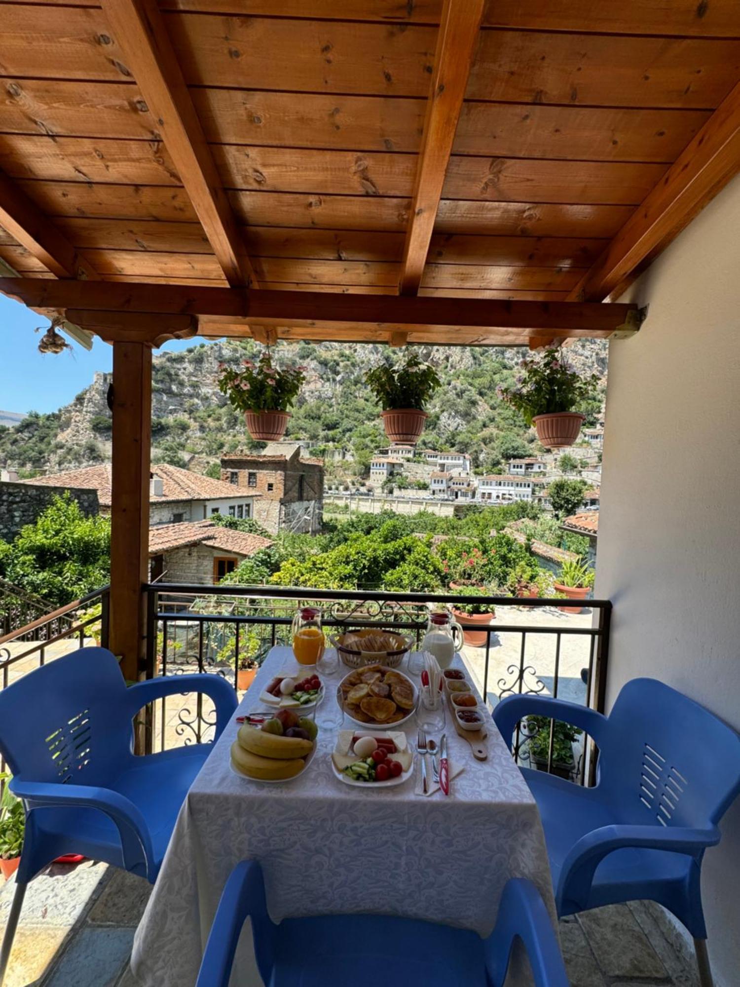Meroli Guesthouse - Unesco Quarter Berat Kültér fotó