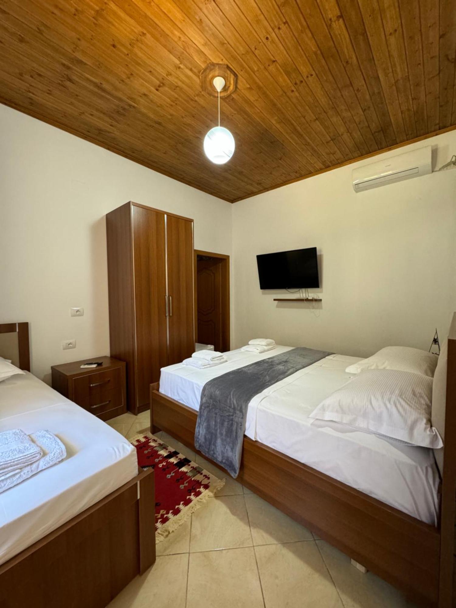 Meroli Guesthouse - Unesco Quarter Berat Kültér fotó