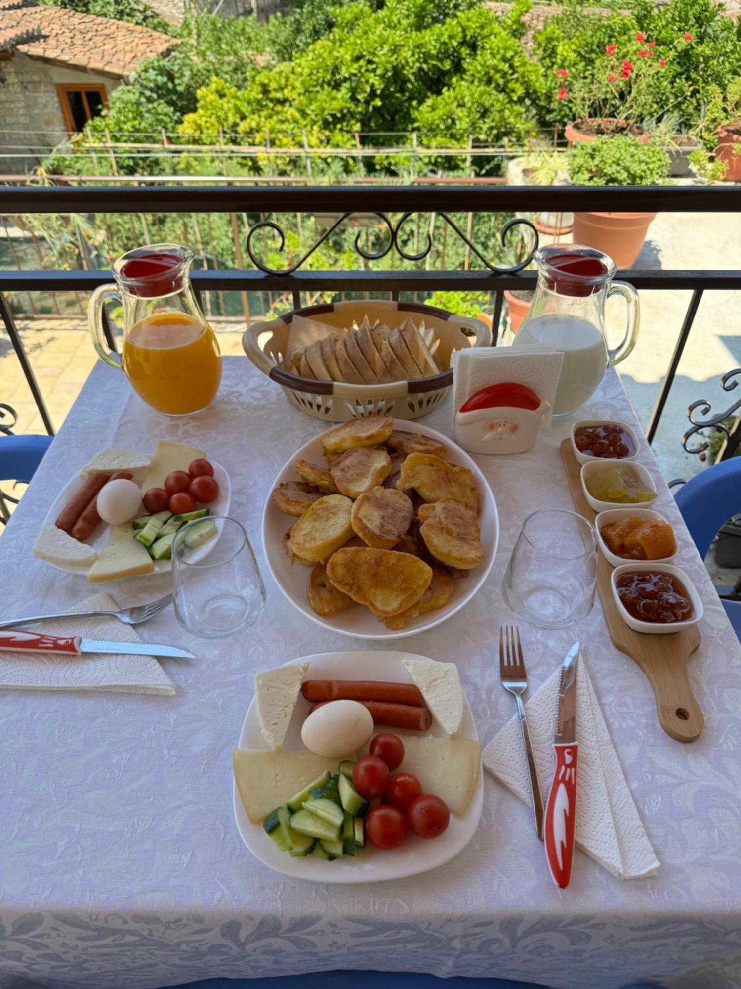 Meroli Guesthouse - Unesco Quarter Berat Kültér fotó