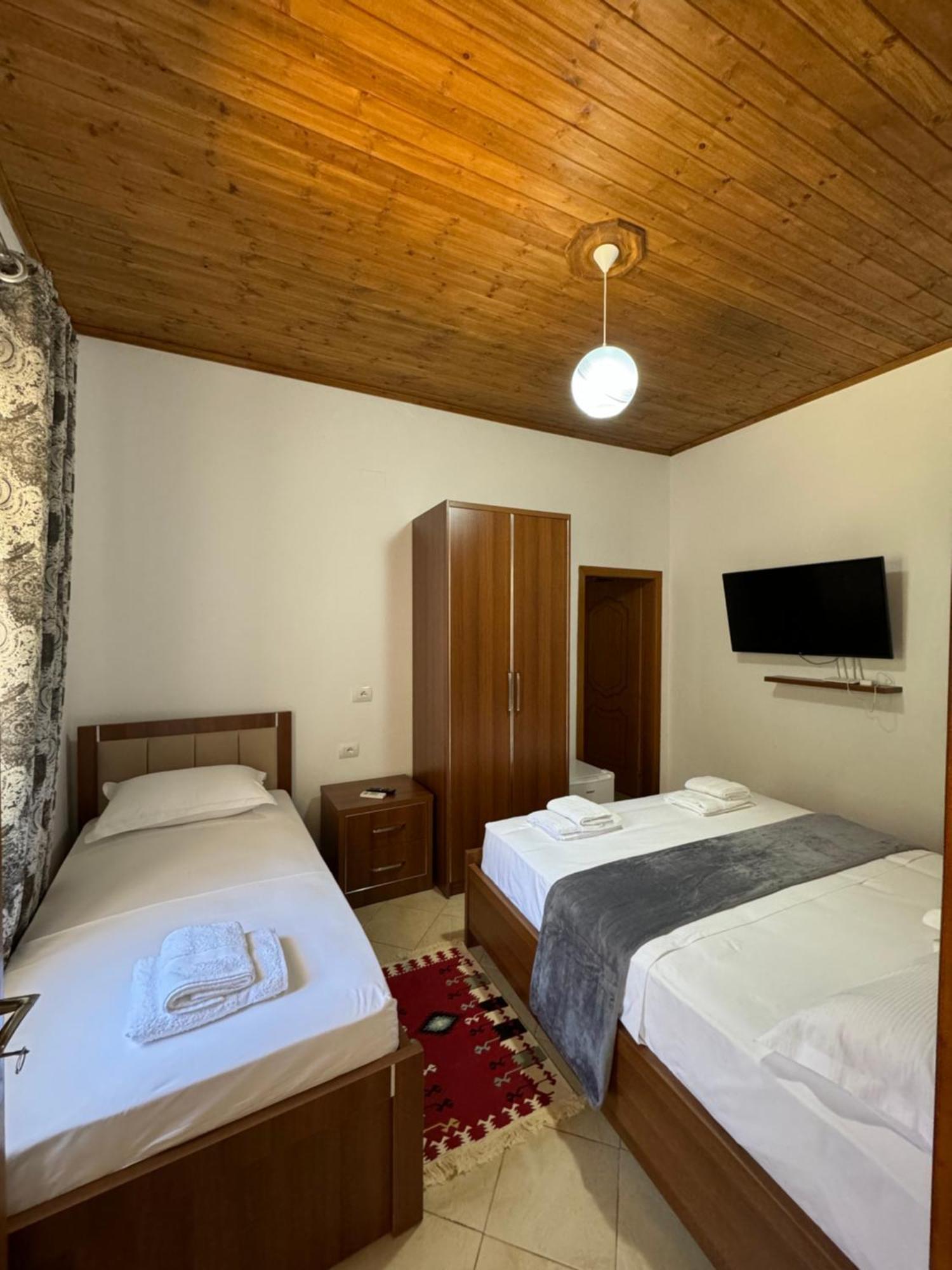 Meroli Guesthouse - Unesco Quarter Berat Kültér fotó