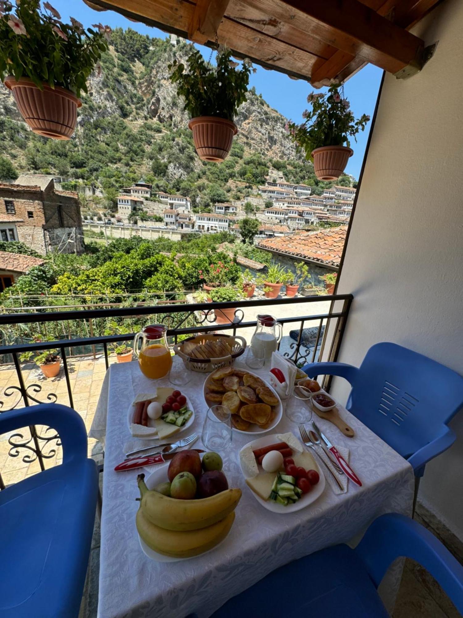 Meroli Guesthouse - Unesco Quarter Berat Kültér fotó