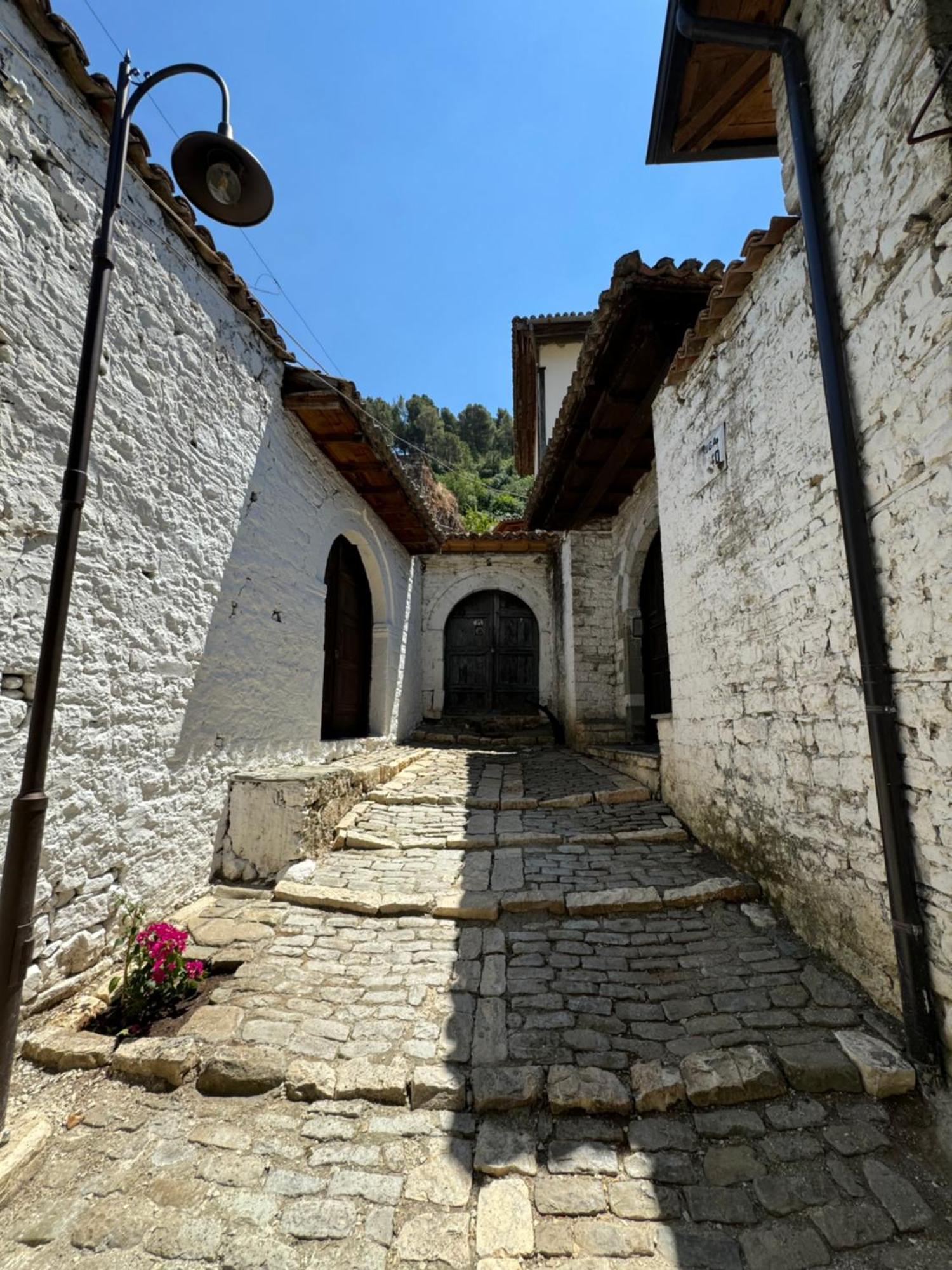 Meroli Guesthouse - Unesco Quarter Berat Kültér fotó