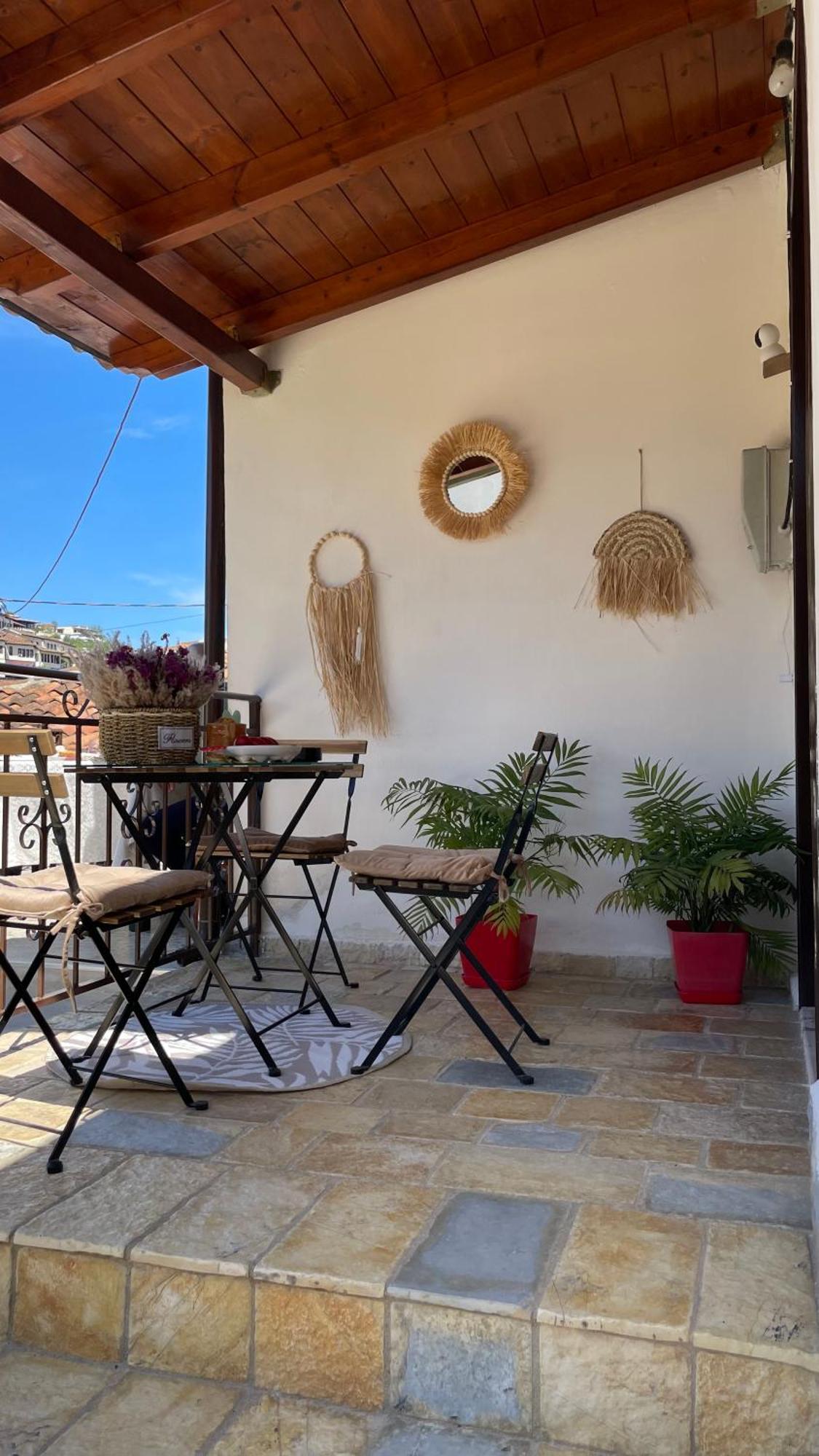 Meroli Guesthouse - Unesco Quarter Berat Kültér fotó