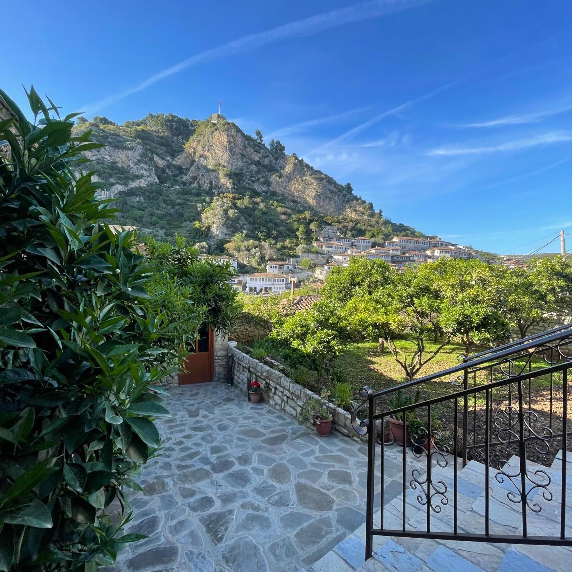 Meroli Guesthouse - Unesco Quarter Berat Kültér fotó